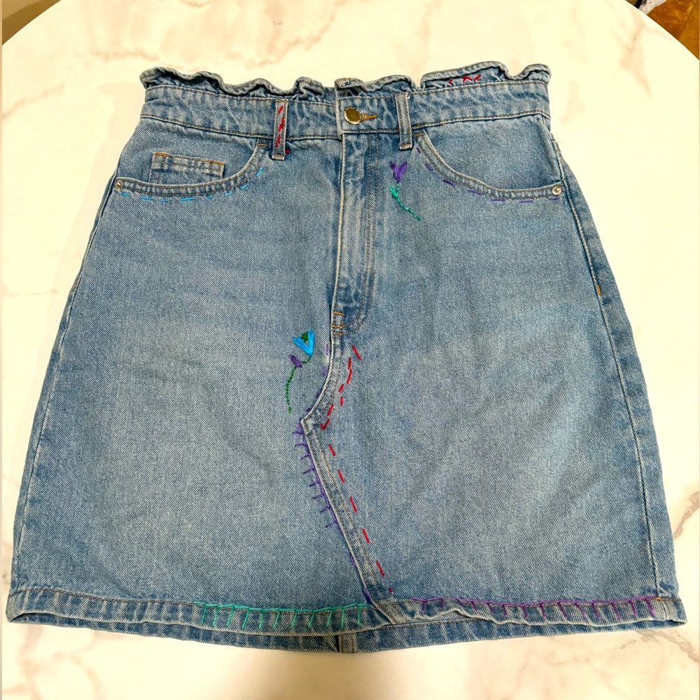 DIVIDED denim jeans mini skirt with hand embroidery and ruffle waist